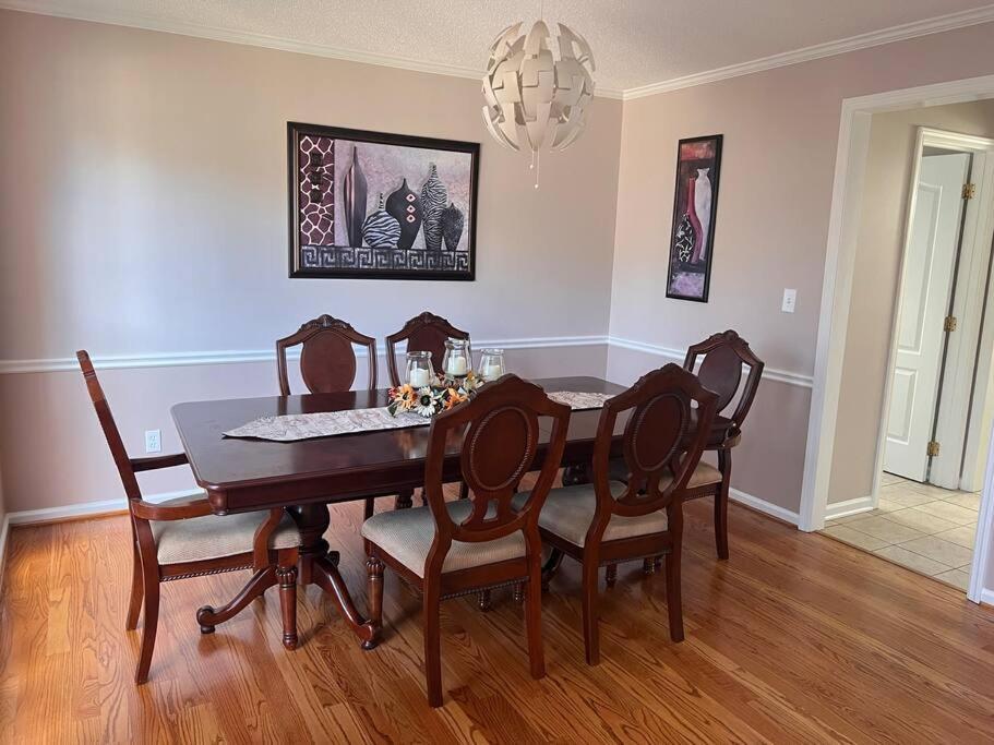 A Spacious And Warm House Fuquay-Varina Екстер'єр фото