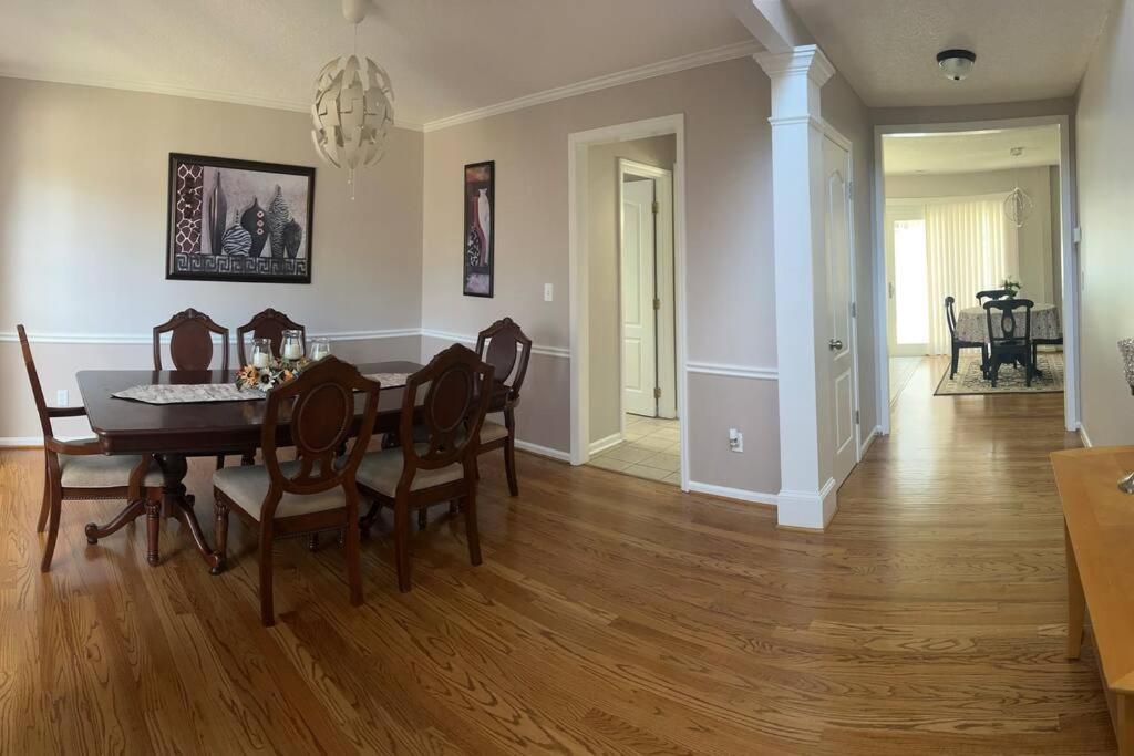 A Spacious And Warm House Fuquay-Varina Екстер'єр фото